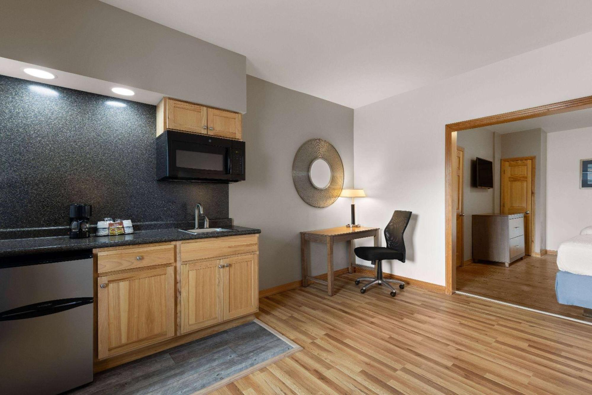 Days Inn By Wyndham Kill Devil Hills Oceanfront - Wilbur Bagian luar foto
