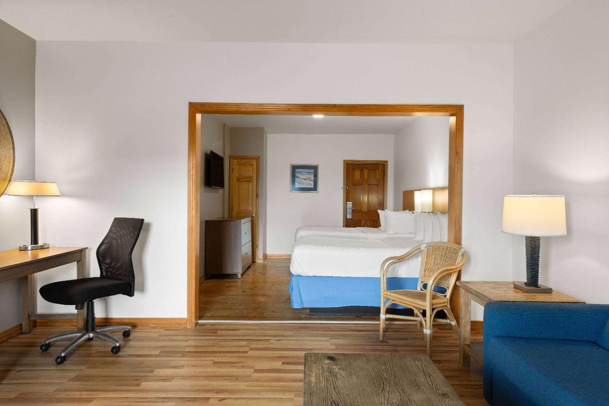 Days Inn By Wyndham Kill Devil Hills Oceanfront - Wilbur Bagian luar foto
