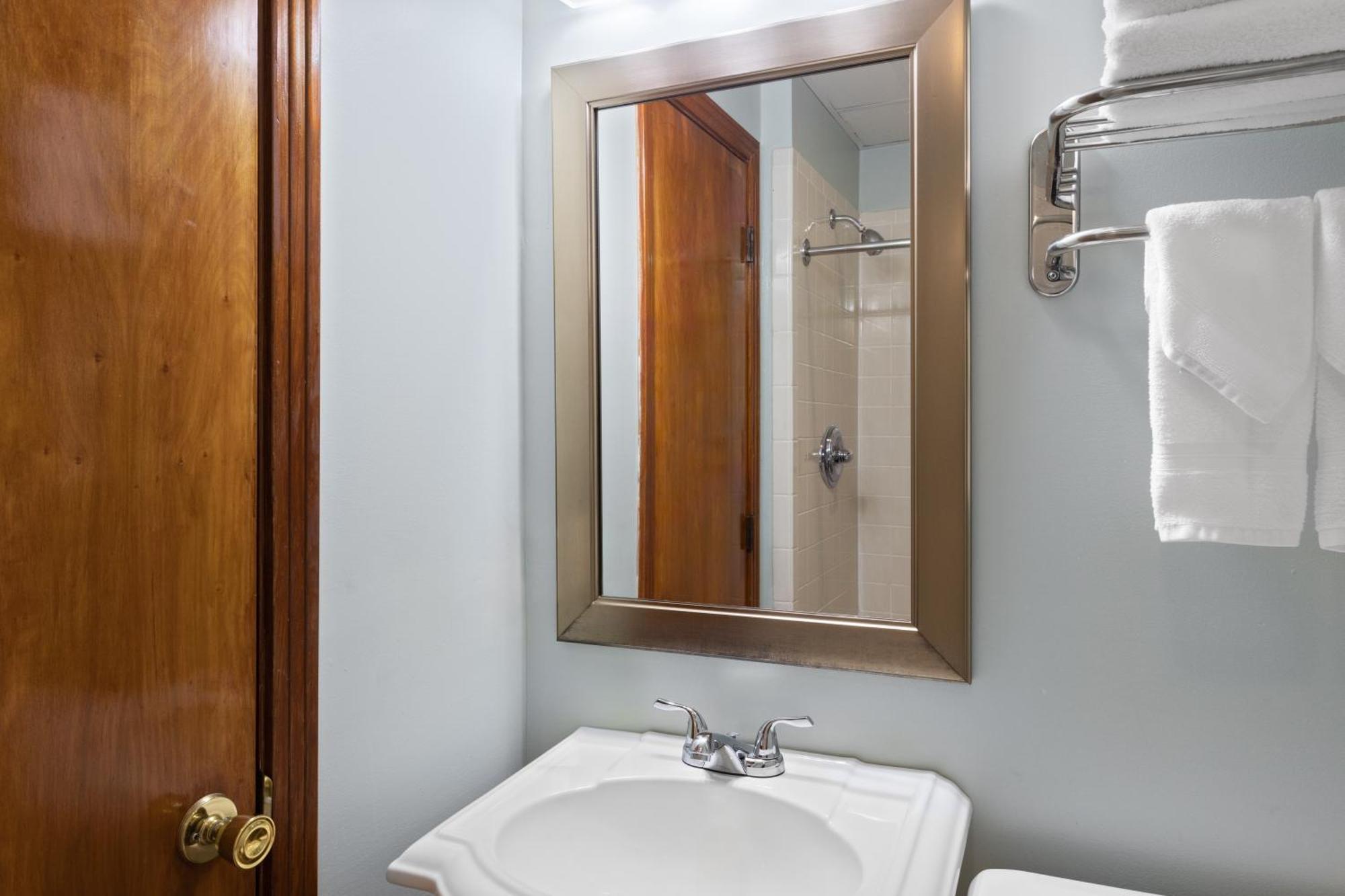 Days Inn By Wyndham Kill Devil Hills Oceanfront - Wilbur Bagian luar foto