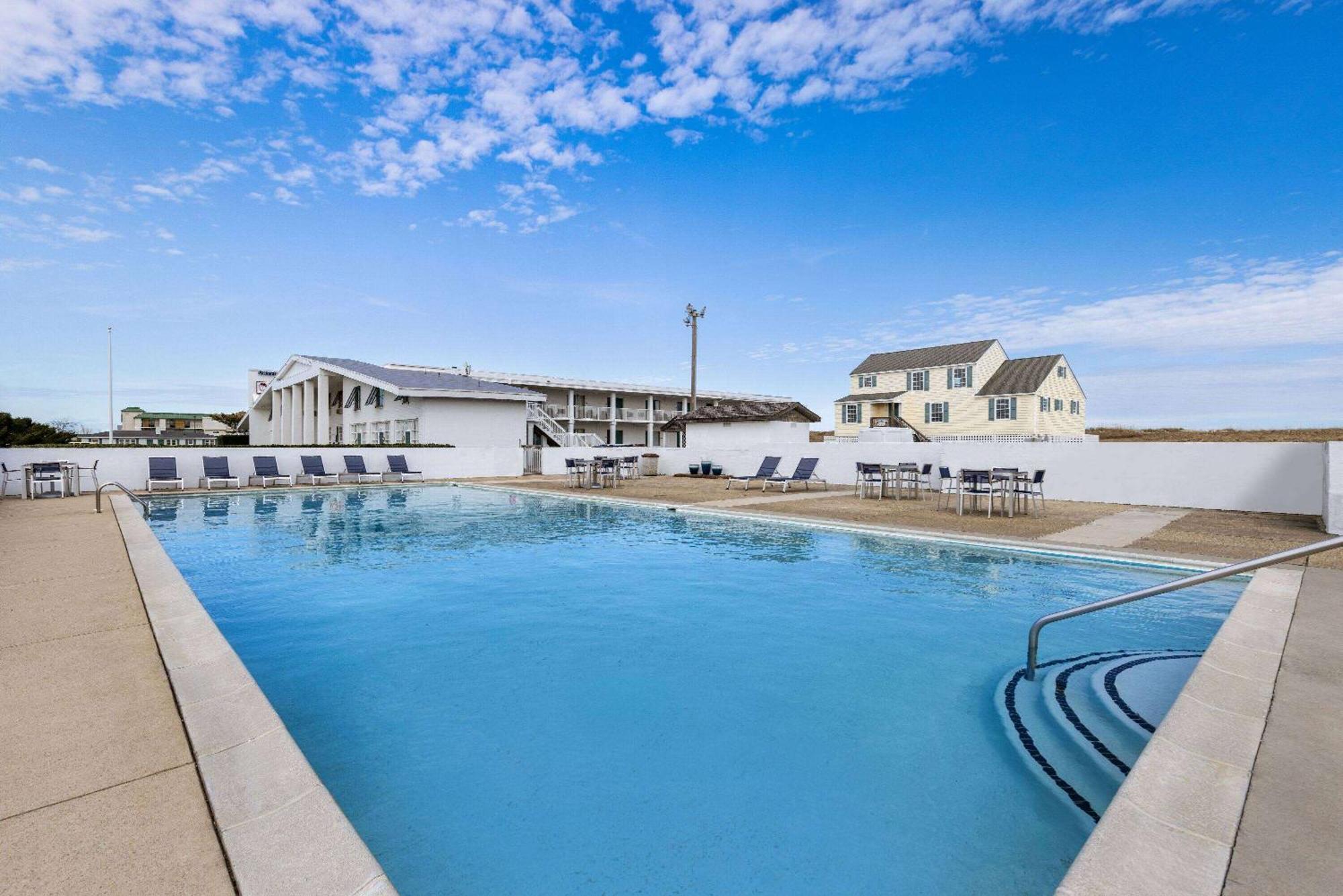 Days Inn By Wyndham Kill Devil Hills Oceanfront - Wilbur Bagian luar foto