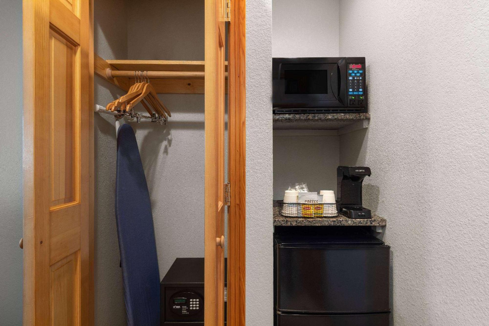 Days Inn By Wyndham Kill Devil Hills Oceanfront - Wilbur Bagian luar foto