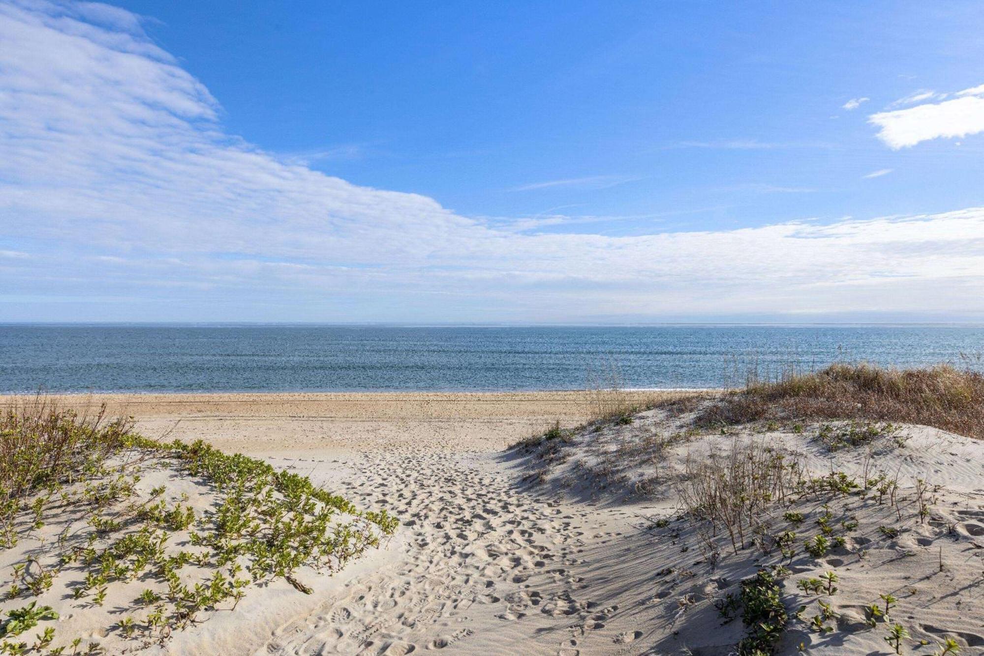 Days Inn By Wyndham Kill Devil Hills Oceanfront - Wilbur Bagian luar foto