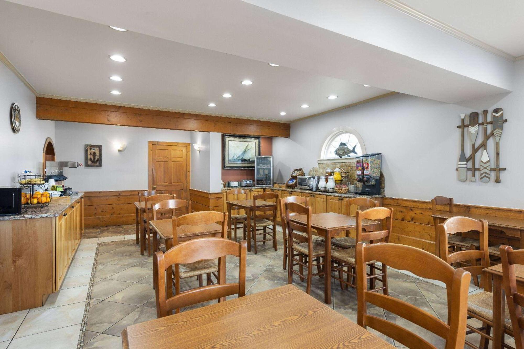 Days Inn By Wyndham Kill Devil Hills Oceanfront - Wilbur Bagian luar foto