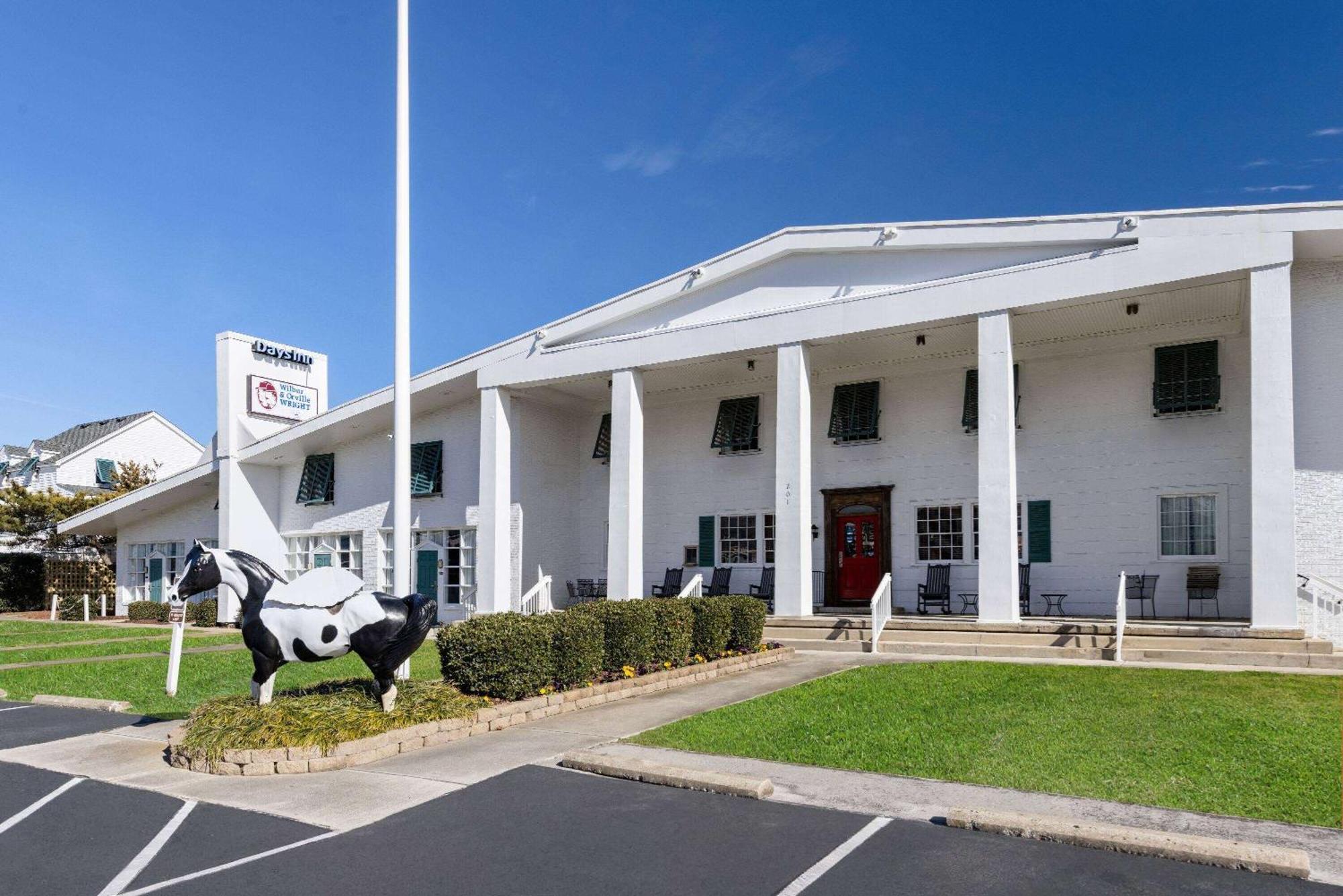 Days Inn By Wyndham Kill Devil Hills Oceanfront - Wilbur Bagian luar foto