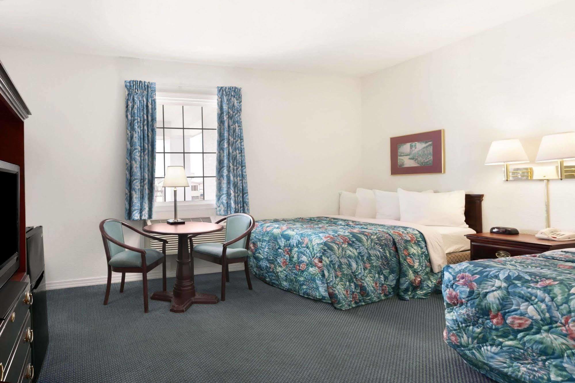 Days Inn By Wyndham Kill Devil Hills Oceanfront - Wilbur Bagian luar foto