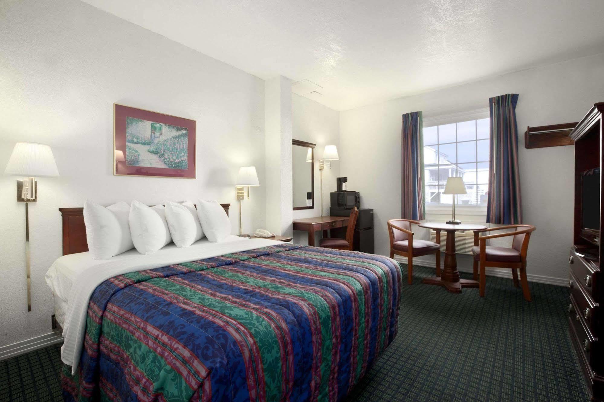 Days Inn By Wyndham Kill Devil Hills Oceanfront - Wilbur Bagian luar foto