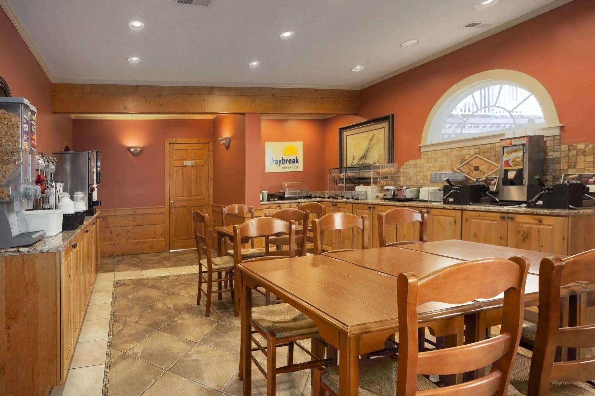 Days Inn By Wyndham Kill Devil Hills Oceanfront - Wilbur Bagian luar foto