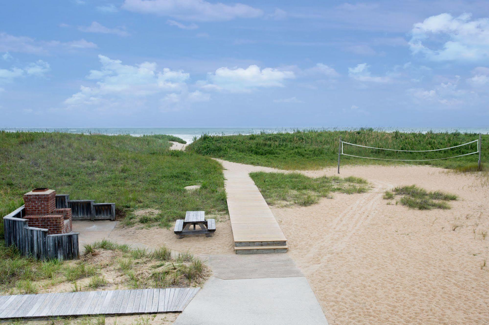 Days Inn By Wyndham Kill Devil Hills Oceanfront - Wilbur Bagian luar foto