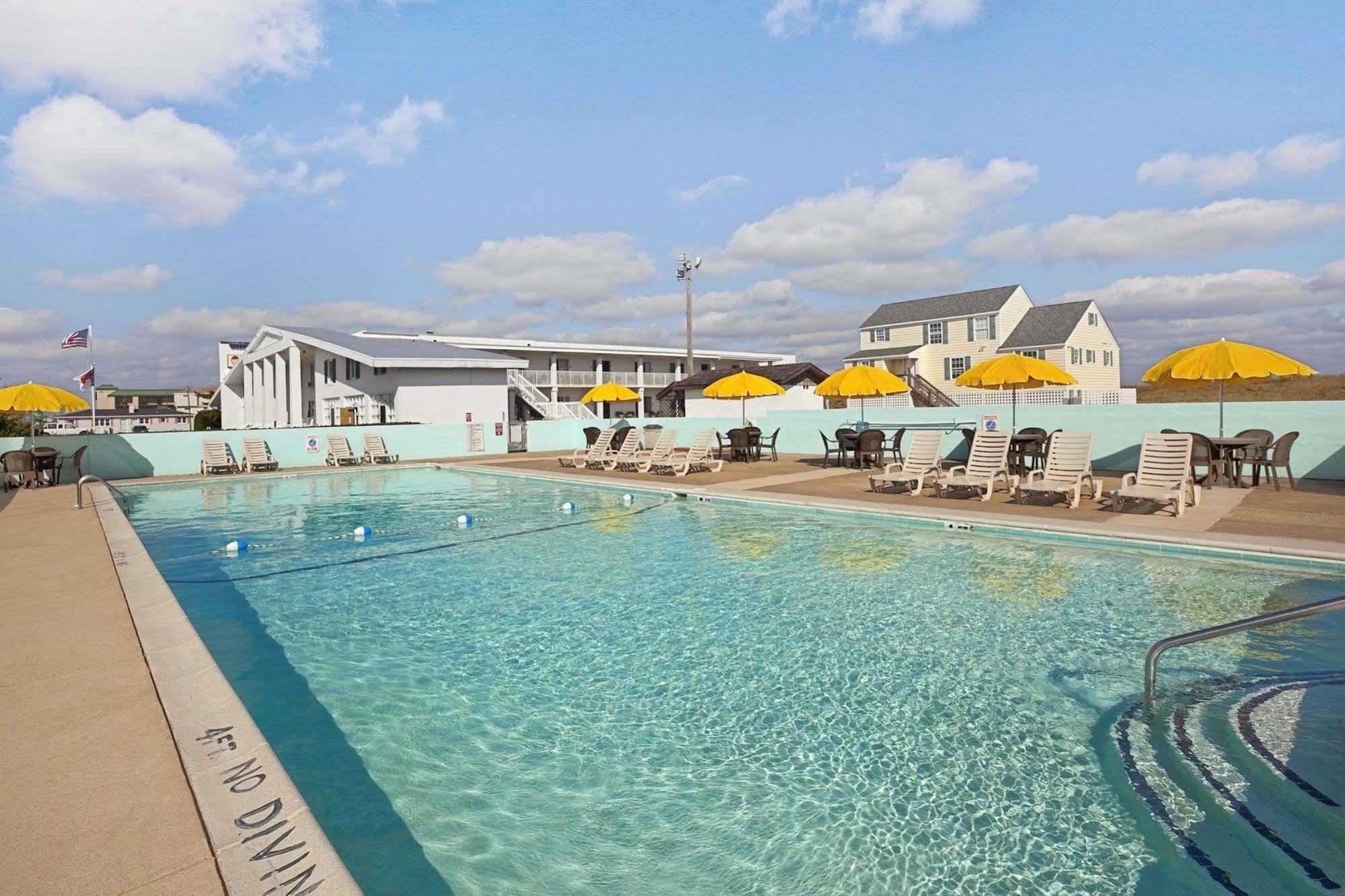 Days Inn By Wyndham Kill Devil Hills Oceanfront - Wilbur Bagian luar foto